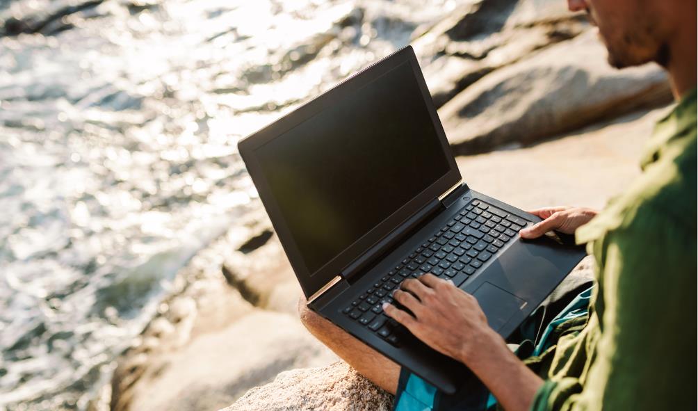 Traveling safely as a nomad 