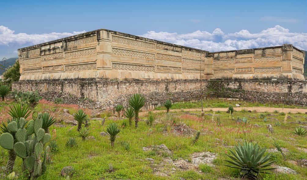 Mexico''s historical sites and modern lifestyle 